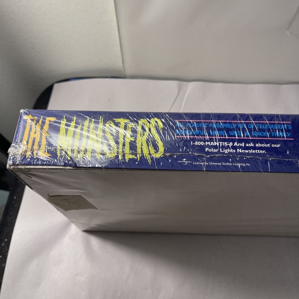Polar Lights The Munsters All Plastic Assembly Kit Model 5013 Playing Mantis New - Picture 7 of 11